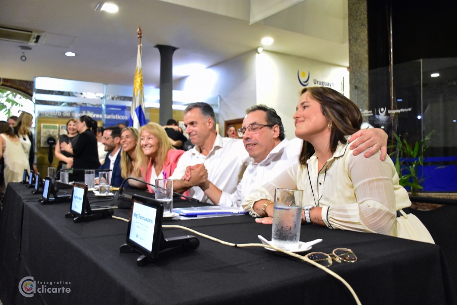 Presencia destacada de la AHRU en la asunci&oacute;n del nuevo Ministro de Turismo