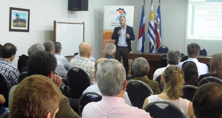 Charla Desaf&iacute;os legales - Dr. Julio Facal - Salto