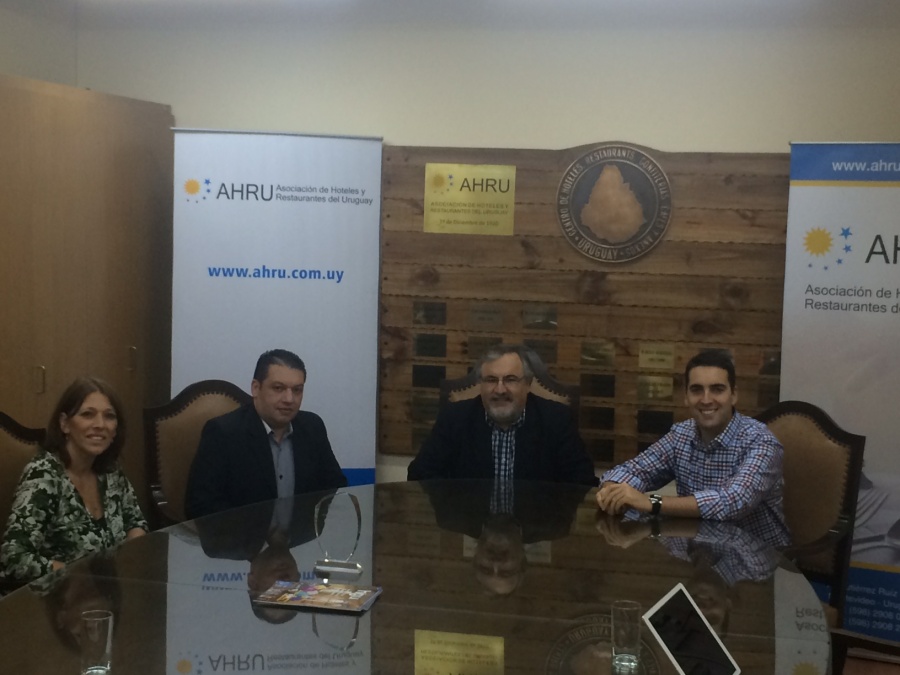 REUNI&Oacute;N CON EL NUEVO JEFE DE POBLACI&Oacute;N FLOTANTE, COMISARIO EDGAR DUAR-TE Y LA OFICIAL PRINCIPAL