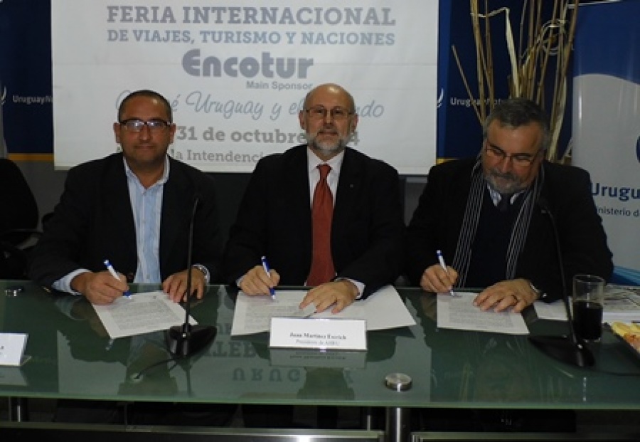 AHRU firm&oacute; convenio con Coit Bus Turistico Descubr&iacute; Montevideo
